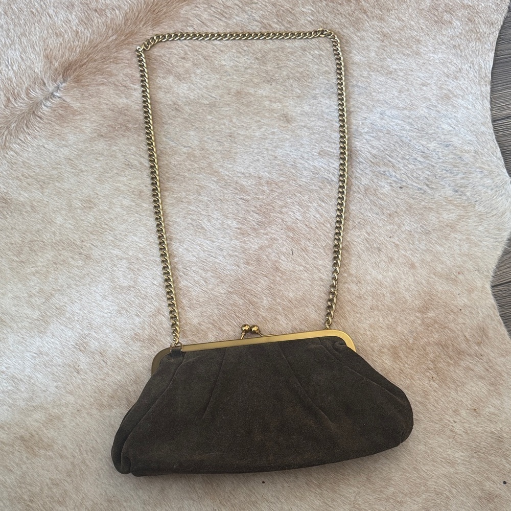 Margot Elegant green genuine Suede kisslock Clutch with Gold Chain - Picture 2 of 12